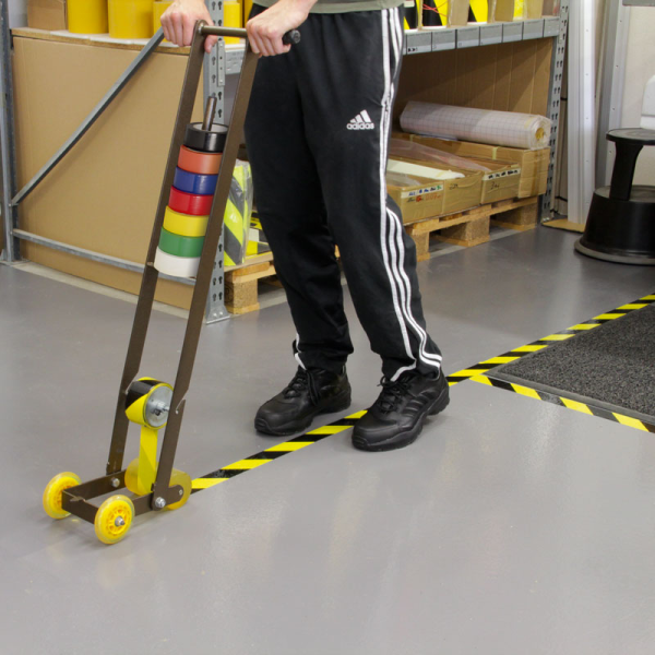 Gulvtapeapplikatoren (Floor Tape Applicator)